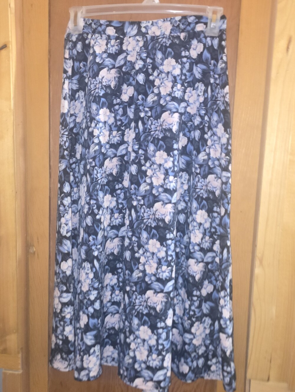 Vintage womens size 14 floral navy long maxi skirt